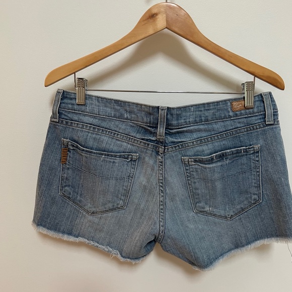 PAIGE Women's Light Wash Cut-Off Jean Shorts Size 30 - Picture 3 of 6